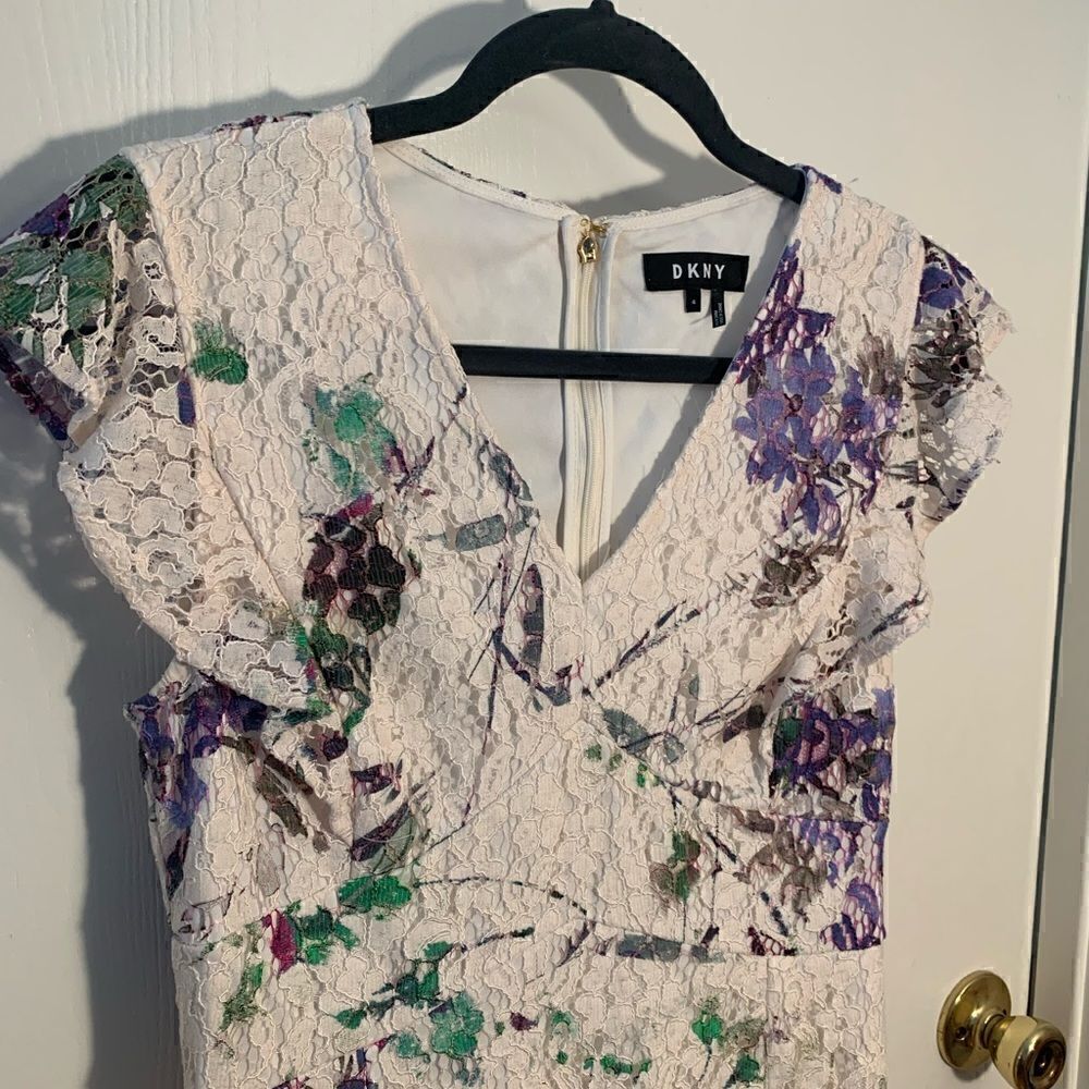DKNY EUC cream/purple floral lace cap sleeve dress Size 4 - Picture 4 of 6
